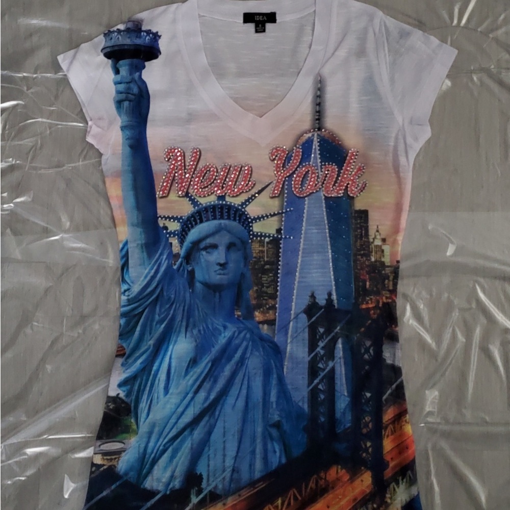 Girl’s New York t-shirt, size Small.